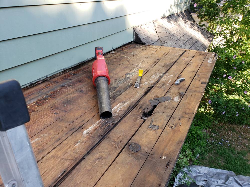 Small EPDM Rubber Roof in West Michigan — photo 4 of 11